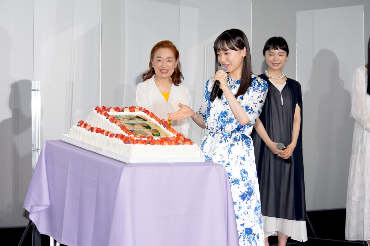 芦田愛菜、18歳の誕生日サプライズに喜び　高橋恭平は「良い勉強法」を質問
