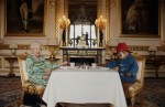 【写真】エリザベス女王、パディントンとお茶会！