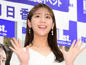 貴島明日香、1st写真集『あすかしき。』発売記念囲み取材に登場