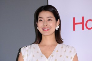 すみれ、出産後初のイベント「エクスペディアグループ 最新旅行トレンド発表会」に登場