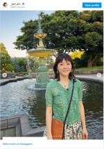 和田唱からプレゼントのワンピースを着こなす上野樹里 ※「上野樹里」インスタグラム