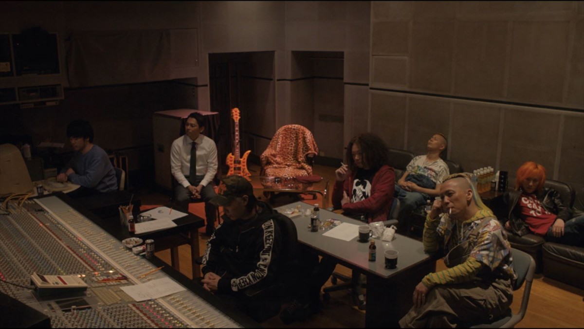 hideの音楽を世に届けたい――弟・裕士とhide with Spread Beaverの姿も！　今井翼主演『TELL ME』場面写真到着