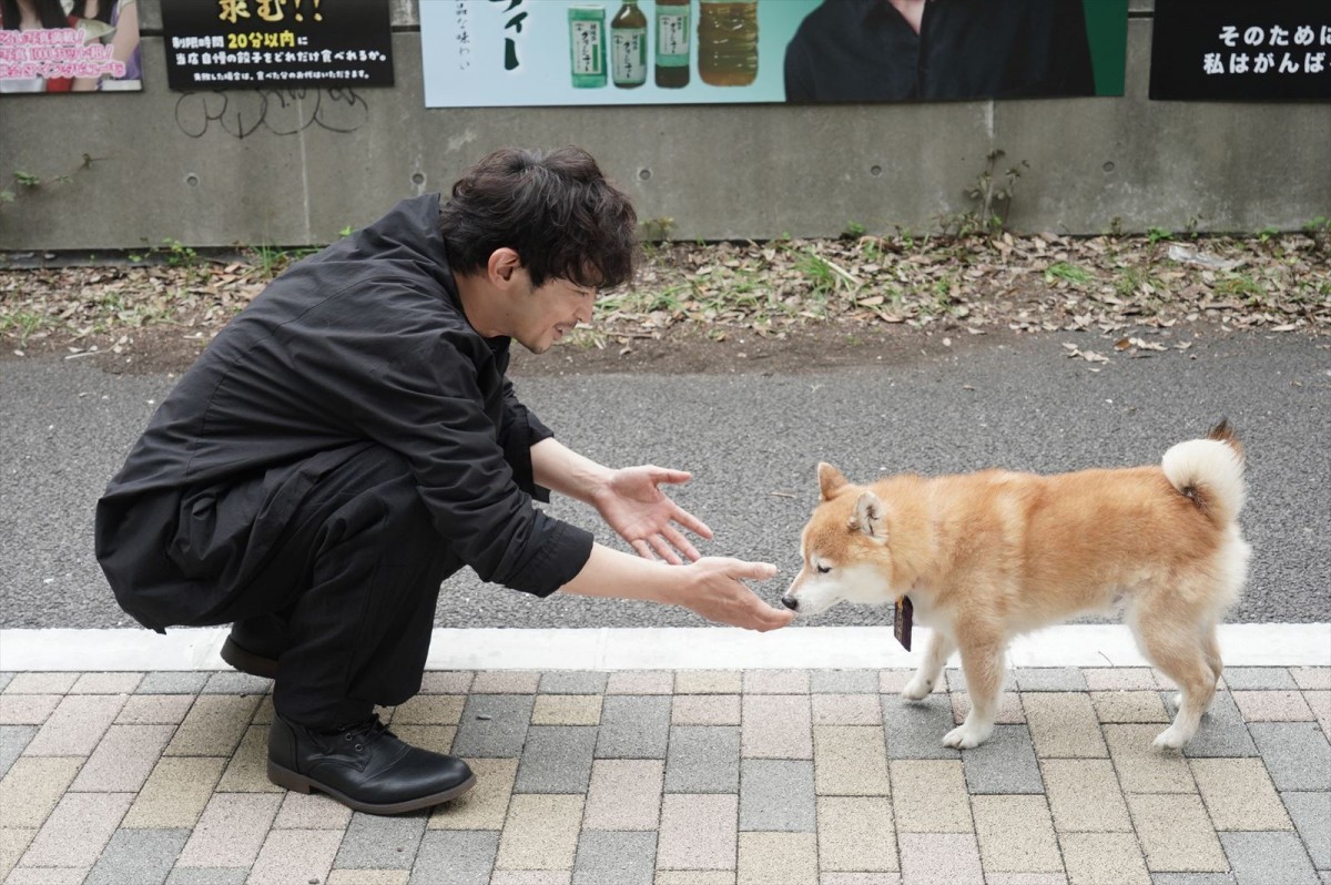『ナンバMG5』津田健次郎、声を務めた柴犬“松”とついに共演「神がかり的な瞬間が」