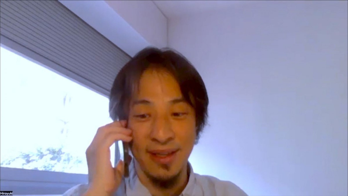 『背筋も凍るほわ~い話』に出演するひろゆき