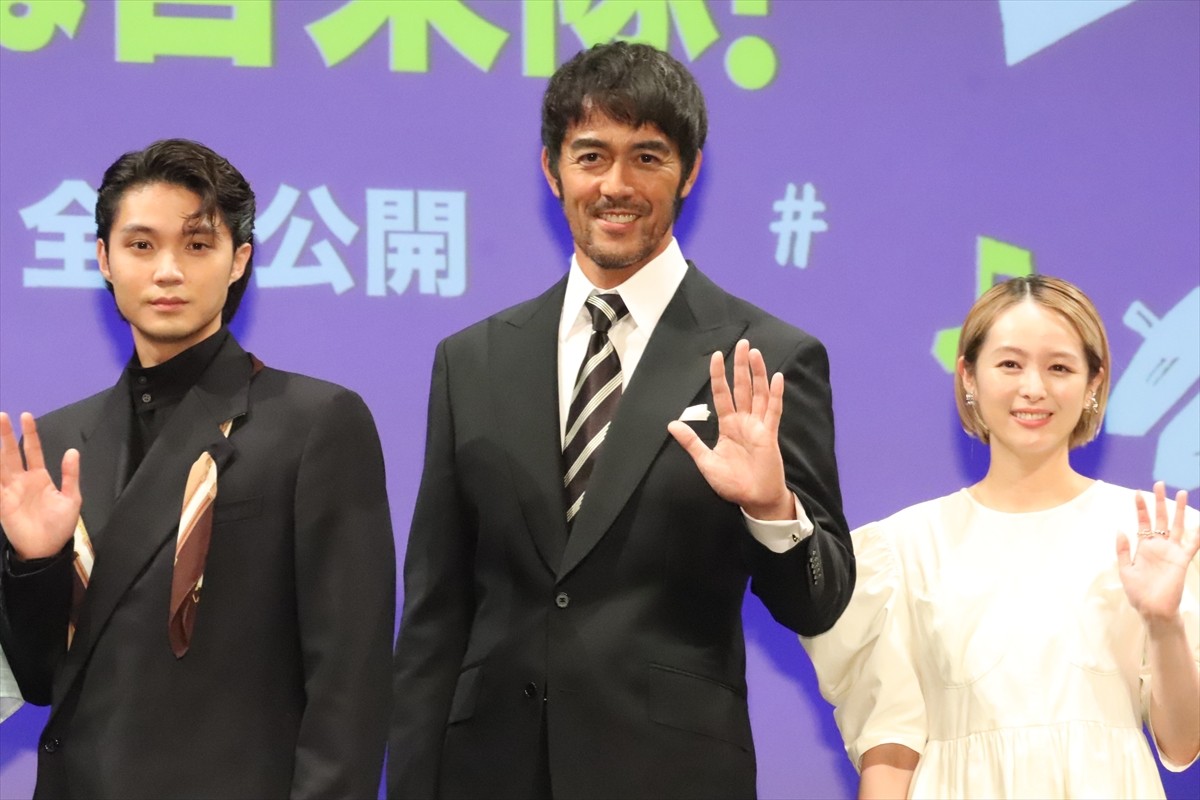 映画『異動辞令は音楽隊!』完成披露試写会の様子