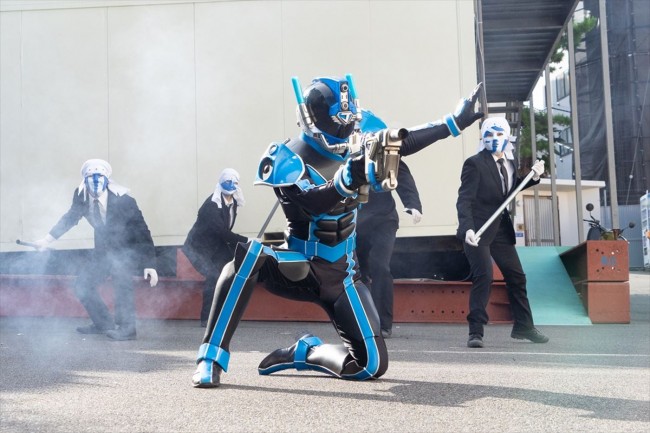 スーパー戦闘 純烈ジャー 追い焚き 御免 本予告 場面写真15点一挙解禁 ライダー俳優も出演決定 22年7月21日 写真 映画 ニュース クランクイン