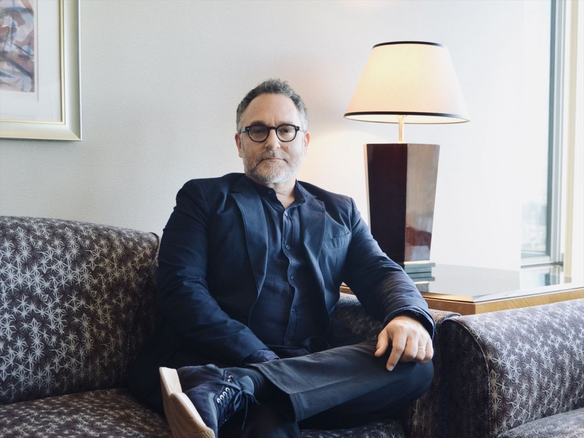 『ジュラシック・ワールド』コリン・トレボロウ監督、大作シリーズ継承のポイントは“バランス” 『スター・ウォーズ』の教訓も