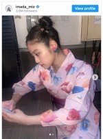 お団子ヘア＆ピンクの浴衣姿を披露した今田美桜　※「今田美桜」インスタグラム