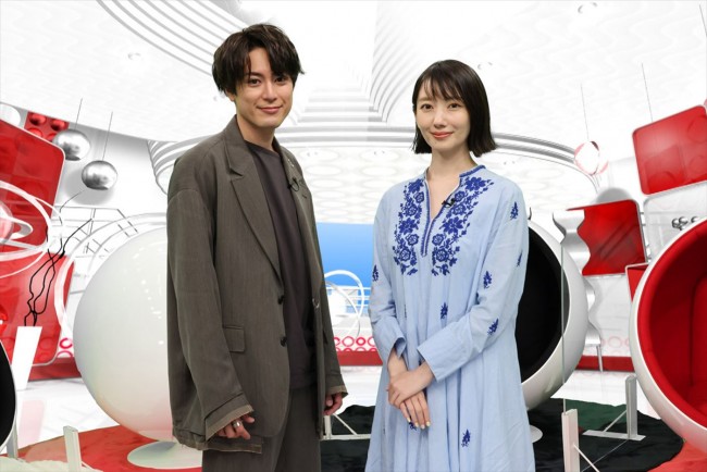 7月11日放送の『マッチング・ハウス』に出演した（左から）間宮祥太朗、波瑠
