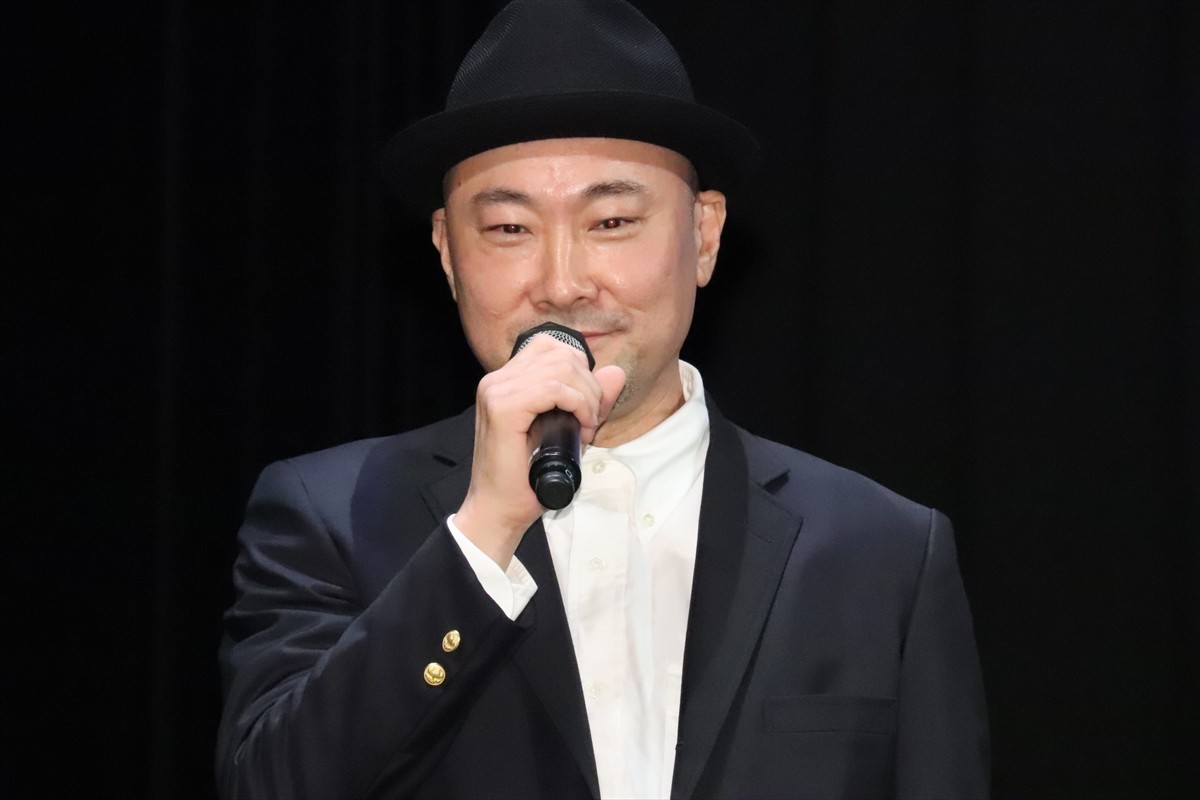 阿部寛、ドラムに初挑戦！　“苦戦”告白も清野菜名＆高杉真宙は「かっこよかった」と絶賛