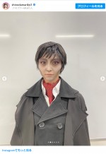 バーナバス・コリンズのコスプレを披露した篠田麻里子 ※「篠田麻里子」インスタグラム