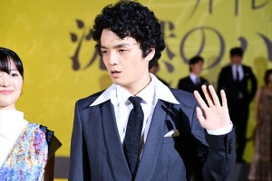 岡山天音、映画『沈黙のパレード』ジャパンプレミアイベント＆完成披露試写会舞台あいさつに登場