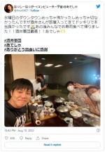 はっしー（手前）と仕掛け人の酒井健太ら　※「はっしーはっぴー（コンピューター宇宙）」ツイッター