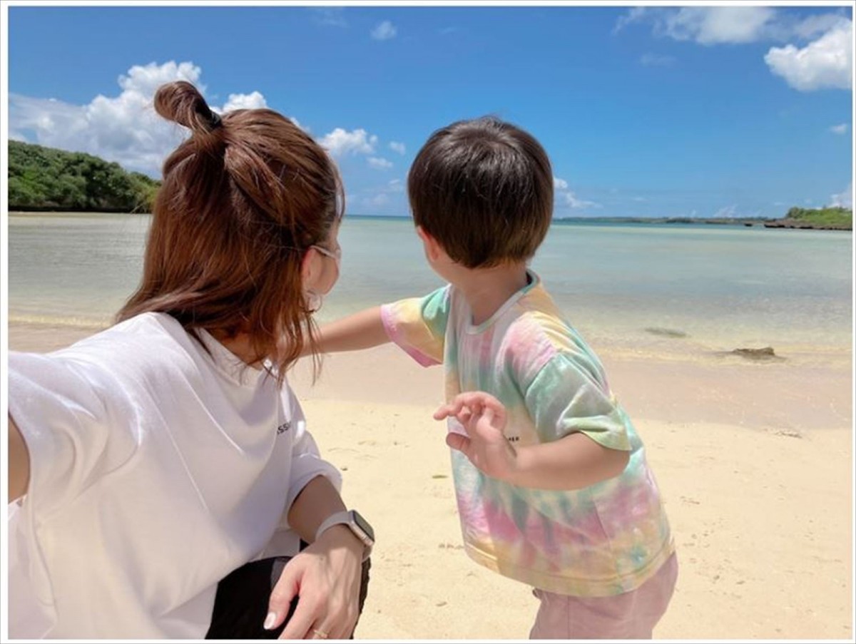 辻希美＆杉浦太陽、「夏休みの思い出」家族旅行へ　宮古島でビーチ楽しむ