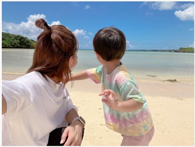 辻希美 杉浦太陽 夏休みの思い出 家族旅行へ 宮古島でビーチ楽しむ 22年8月3日 写真 エンタメ ニュース クランクイン