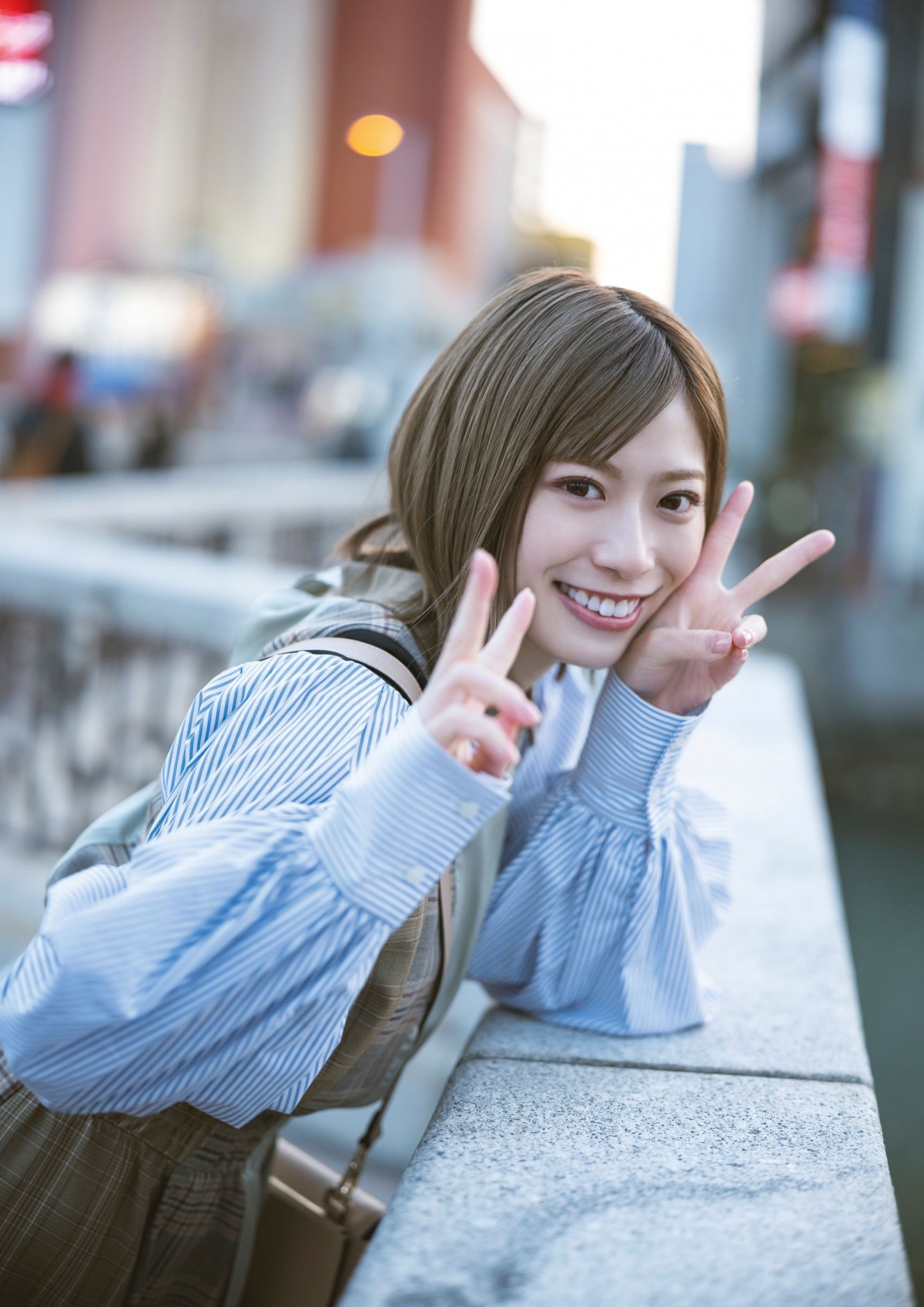 日向坂46・東村芽依1st写真集、裏表紙4種＆秋元康の帯コメント公開