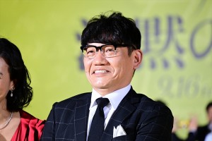 飯尾和樹、映画『沈黙のパレード』ジャパンプレミアイベント＆完成披露試写会舞台あいさつに登場