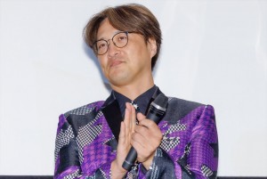 『スーパー戦闘 純烈ジャー 追い焚き☆御免』完成披露舞台あいさつに登場した酒井一圭