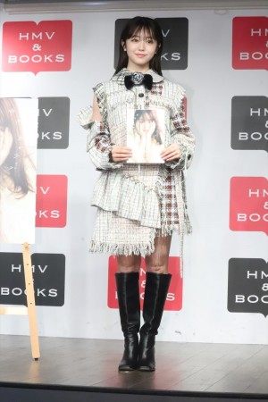 峯岸みなみ、『短所ネガティブ 長所ネガティブ』囲み取材会に登場