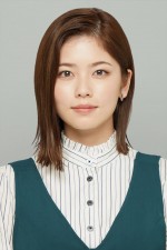 ドラマ『霊媒探偵・城塚翡翠』千和崎真を演じる小芝風花