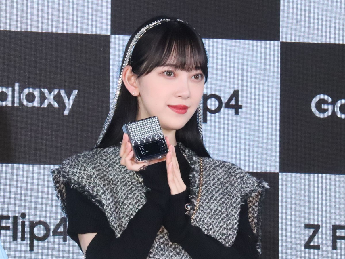 堀未央奈、スマホコーデでランウェイ！　理想の男性のコーディネートも明かす