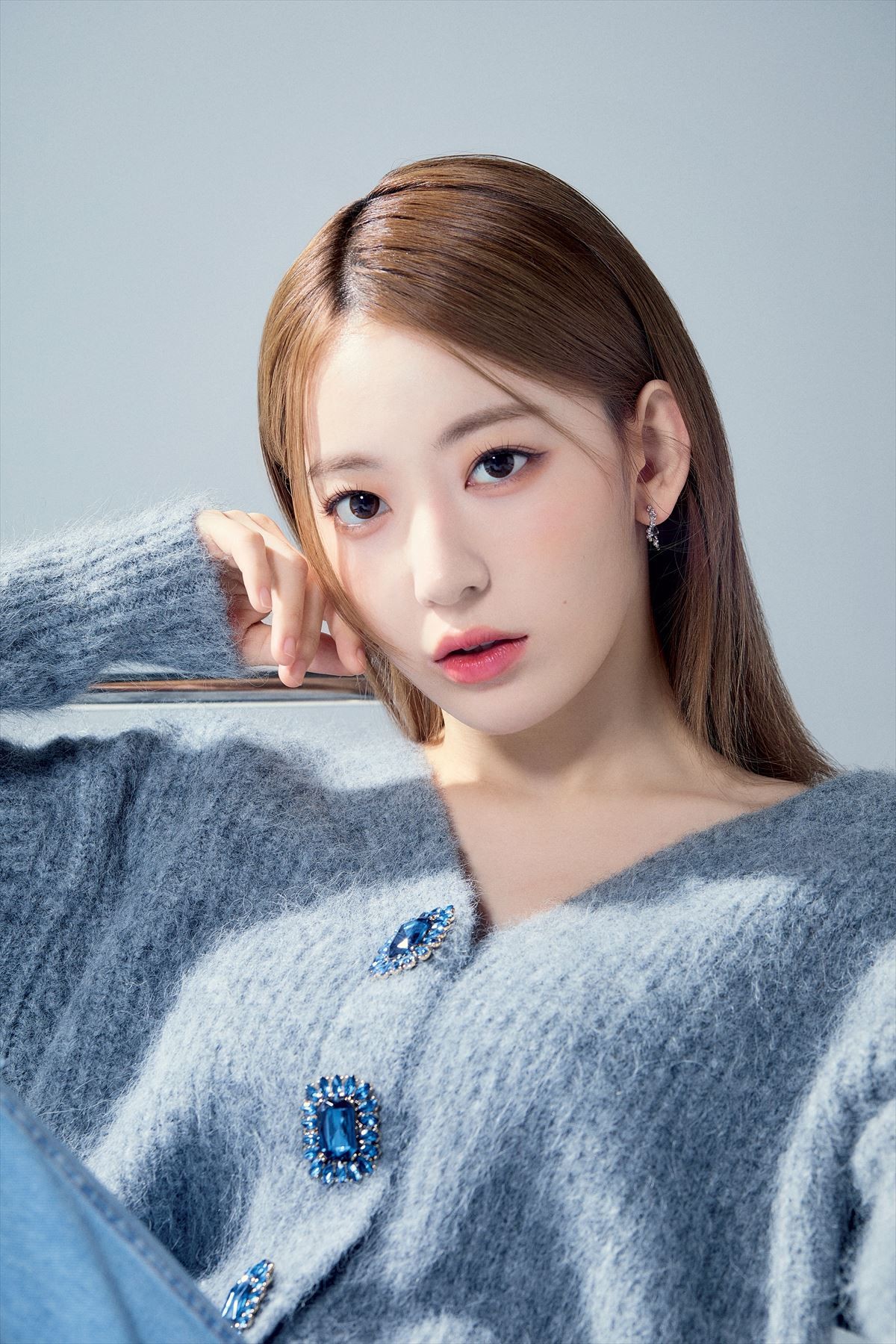 宮脇咲良、上品＆大人っぽい秋コーデ　「sweet」表紙に2度目の登場