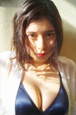 【写真】戦隊ヒロイン女優・大久保桜子、”大人の色気“魅せるビキニショット