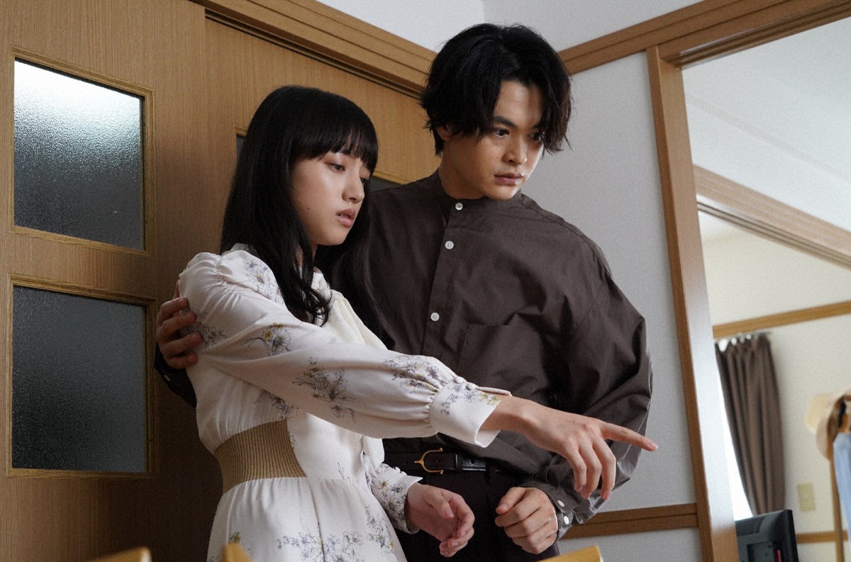 『霊媒探偵・城塚翡翠』今夜スタート　清原果耶が霊が視える能力を持つ“霊媒探偵”に