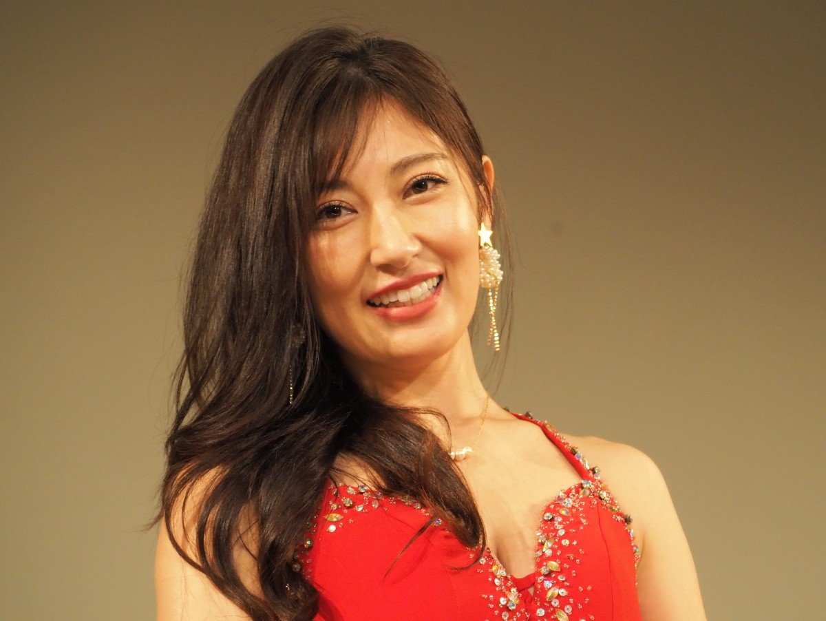 大胆ドレスで美ボディ披露の熊田曜子、意地悪役で奮闘　『京都国際映画祭2022』