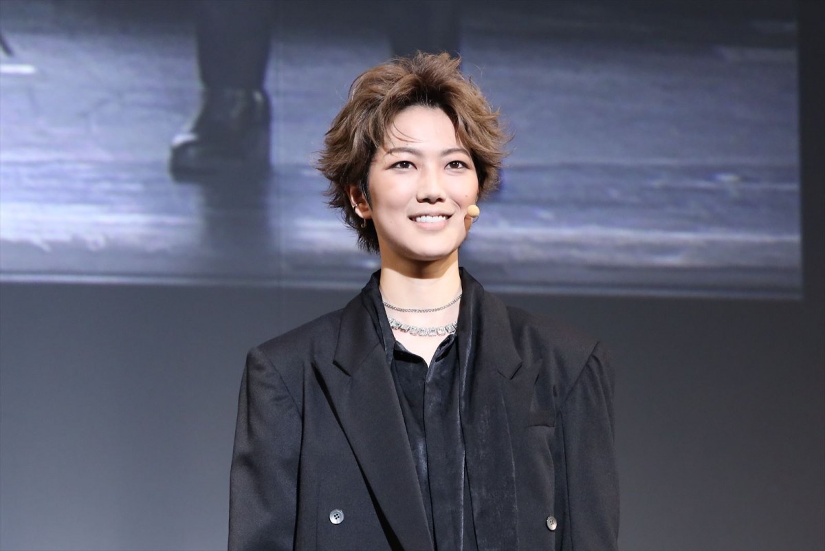 宝塚OGのパフォーマンスで開幕！　橋本愛＆二宮和也が熱い映画愛を語る＜第35回東京国際映画祭＞