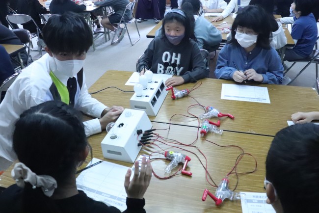 松丸亮吾 初の 本格授業 自己採点は98点 残り2点は 小学生に負けたので 22年10月19日 写真 特集 レポート クランクイン トレンド