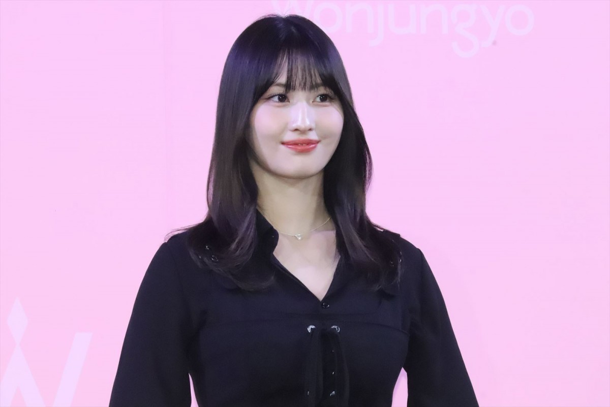 TWICE・モモ、美の秘訣は「化粧品用の冷蔵庫」と告白