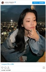 夜景をバックにした重盛さと美の最新ショット ※「重盛さと美」インスタグラム