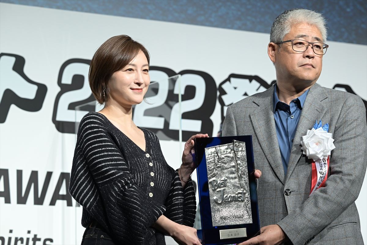 仲里依紗、ド派手なドレッドで登場　これまで費やしたデニム代で「高級車買える」