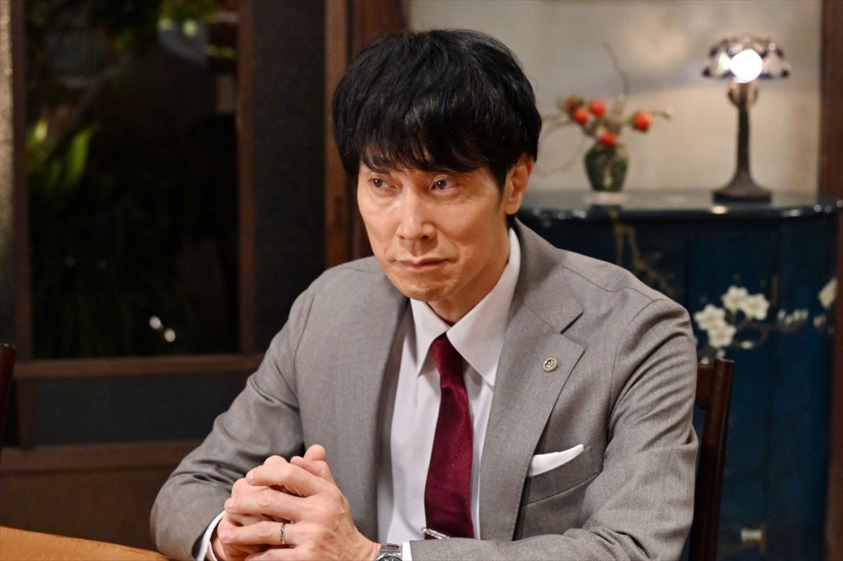 金曜ドラマ『クロサギ』よりメガバンク役員・宝条兼人(佐々木蔵之介)