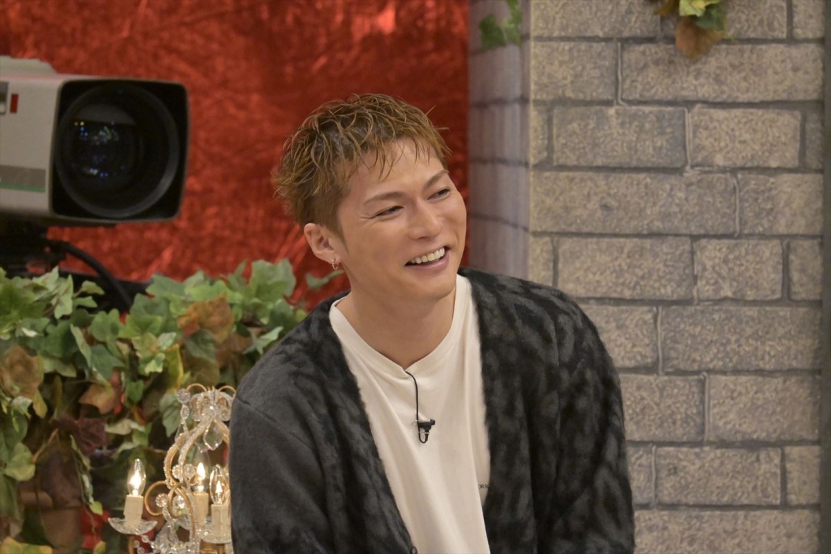 鈴木砂羽や石倉三郎ら、お酒大好き芸能人集合　「下半身だけ着てなかった」「12針縫った」酔いつぶれエピソードが飛び出す