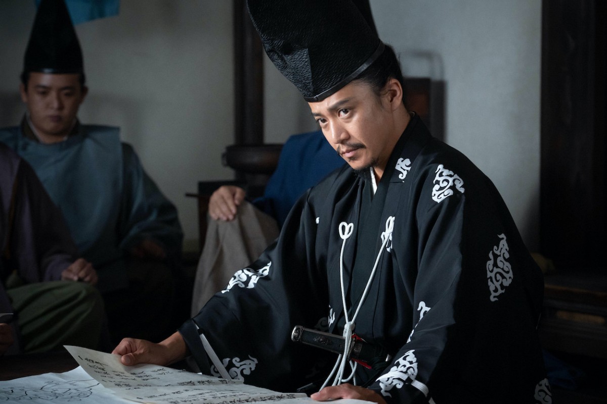 『鎌倉殿の13人』“八田殿”市原隼人＆“義村”山本耕史、胸筋全開に歓喜「筋肉祭り」