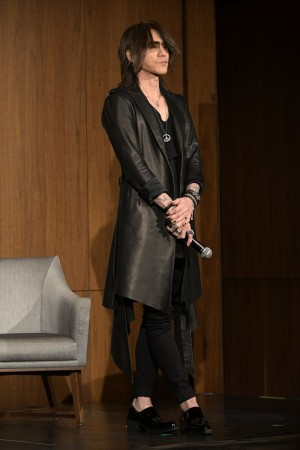 SUGIZO、「THE LAST ROCKSTARS」記者会見に登場
