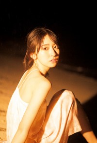 日向坂46・金村美玖、夜のビーチに佇む姿「特に印象的なカット」