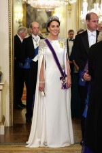 バッキンガム宮殿で行われた晩さん会に出席するキャサリン皇太子妃