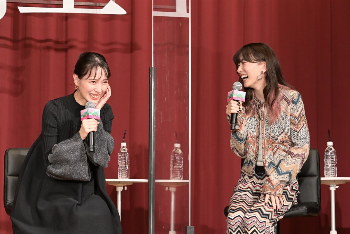 戸田恵梨香＆永野芽郁の学生時代に「かわいい」の歓声　自身の母親への思いも明かす