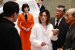 【写真】“カリスマ波動アーティスト”安田章大が大作に挑む姿も！　中井貴一×佐々木蔵之介『嘘八百 なにわ夢の陣』場面写真