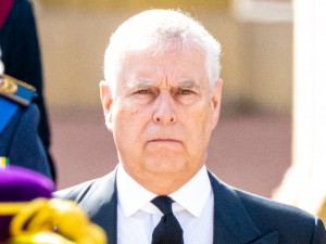 公務引退の英アンドルー王子を風刺するミュージカル番組がイギリスで放送