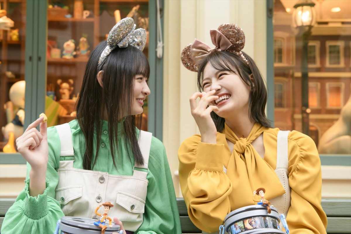 乃木坂46・遠藤さくら＆清宮レイが『トイ・ストーリー』コーデで登場　「ディズニー★JCBカード」新CM