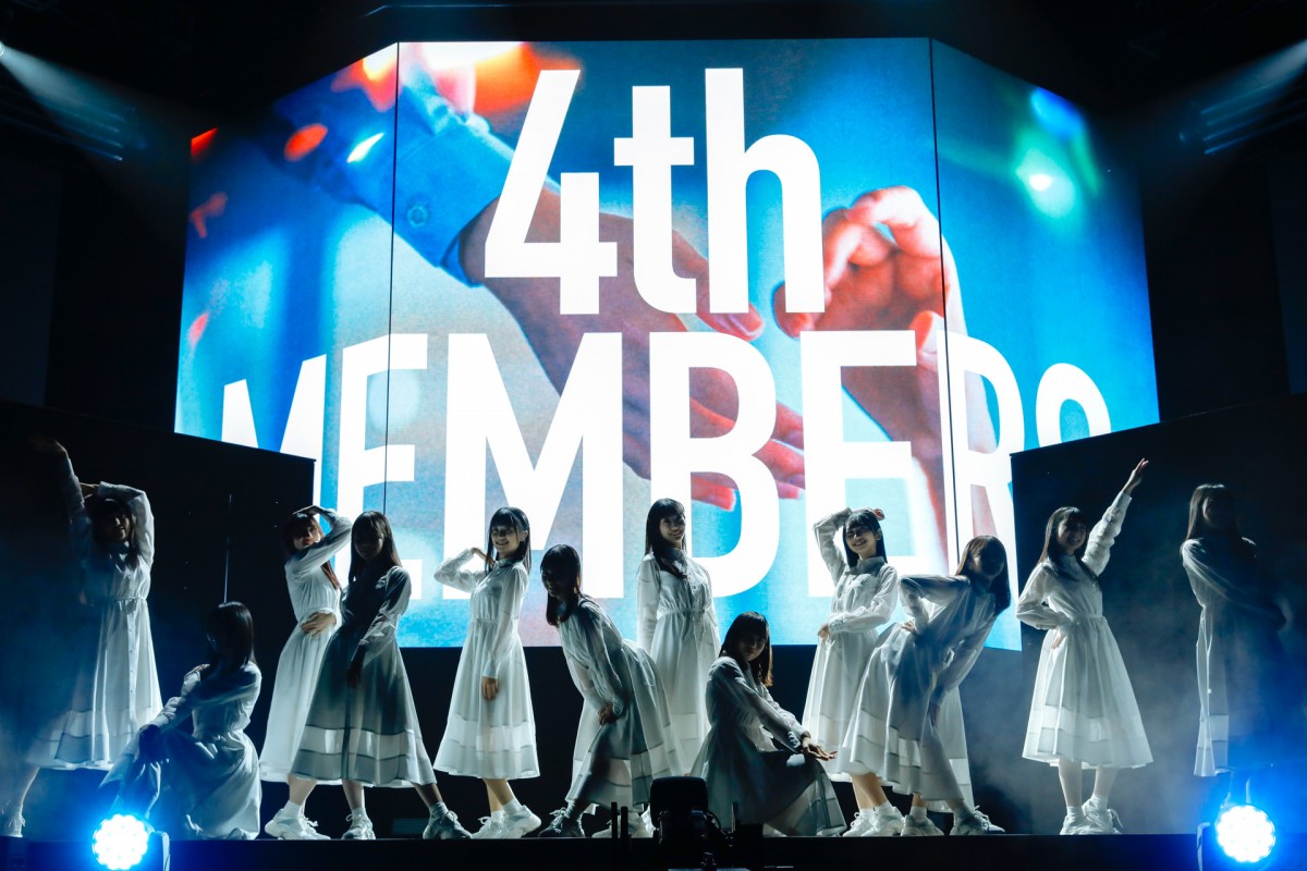 日向坂46・四期生、ライブ初パフォーマンス　「ブルーベリー＆ラズベリー」をフレッシュに披露＜Happy Smile Tour 2022＞