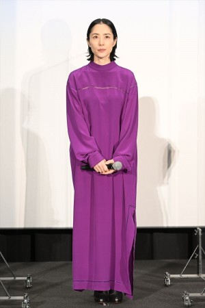 深津絵里、映画『すずめの戸締まり』初日舞台挨拶に登場