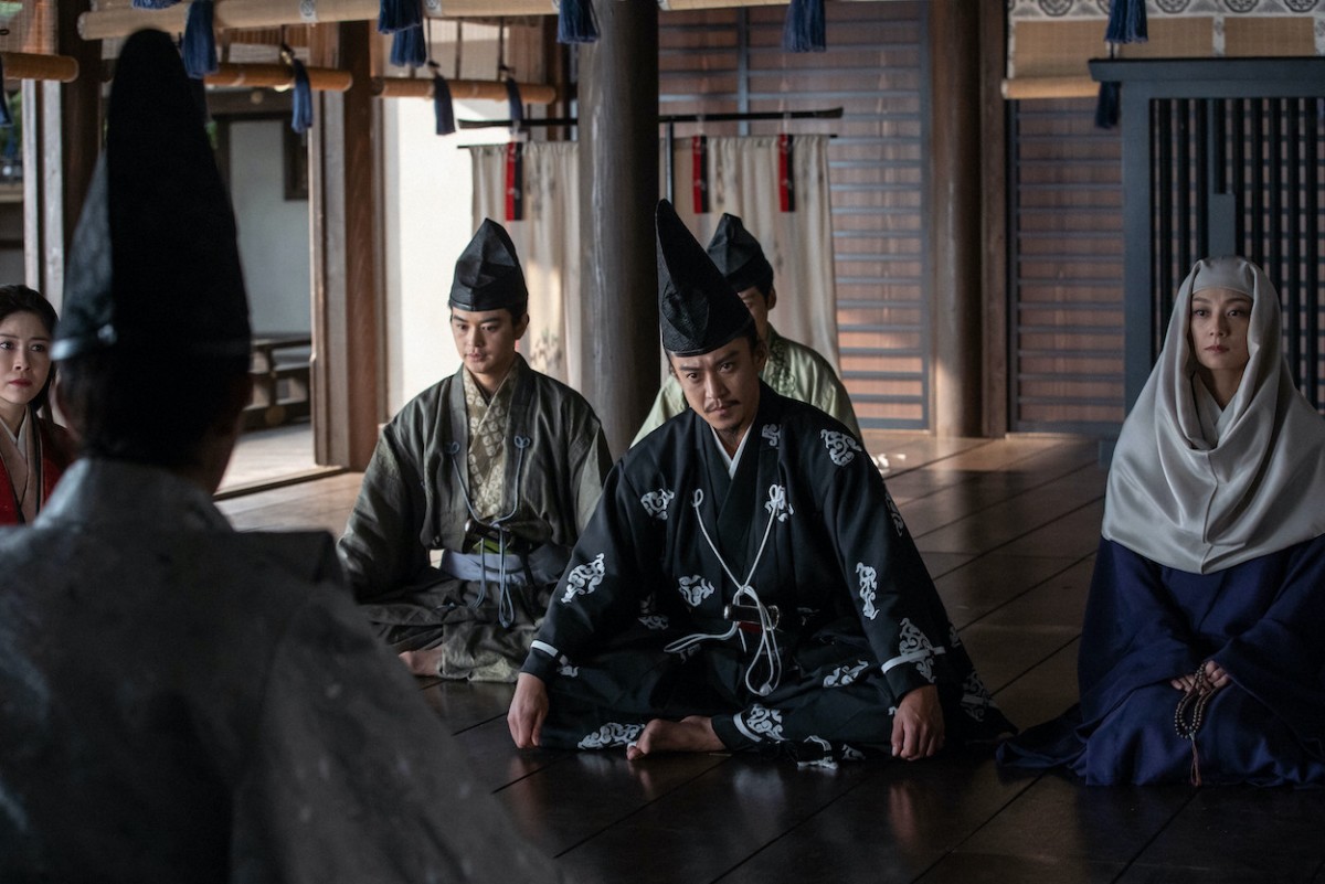 『鎌倉殿の13人』“八田殿”市原隼人＆“義村”山本耕史、胸筋全開に歓喜「筋肉祭り」