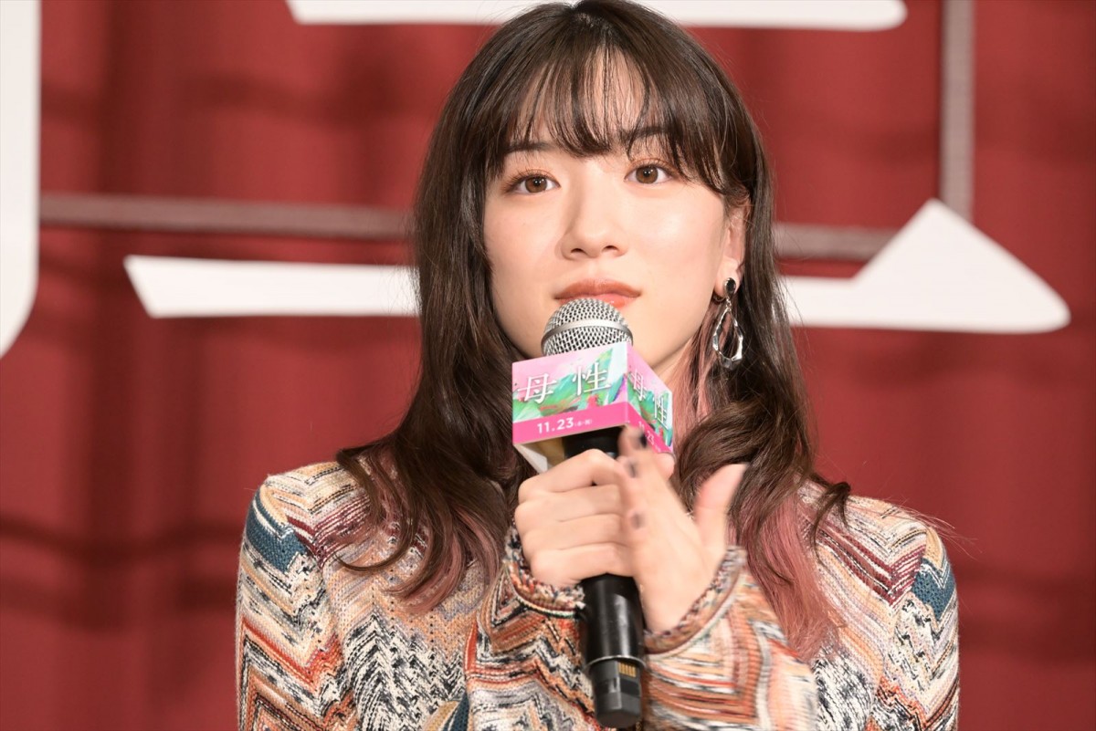 戸田恵梨香＆永野芽郁の学生時代に「かわいい」の歓声　自身の母親への思いも明かす