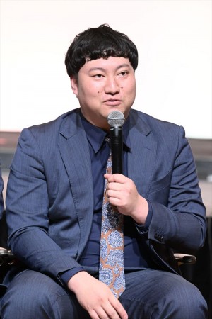 ロングコートダディ・兎、「M-1グランプリ2022」決勝進出者発表会見に登場