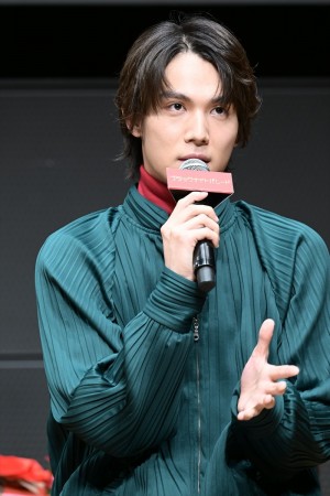 中川大志、『ブラックナイトパレード』サンタクローストークイベントに登場